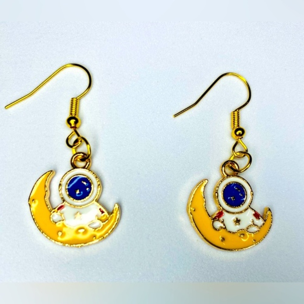 NWT - Astronaut on Crescent Moon Metal Dangle Earrings Gold Back - 1 inch